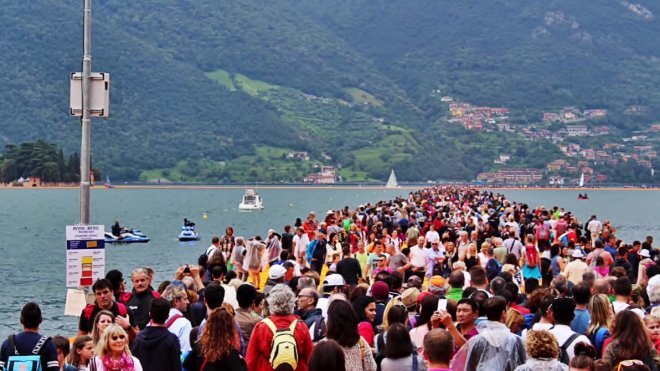 floating piers crowd