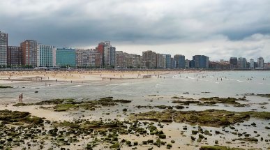 Playa de San Lorenzo, Gijón, Spain