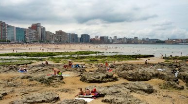 Playa de San Lorenzo, Gijón, Spain