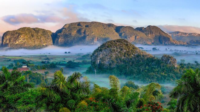 Caribbean Hiking / Hiking in Cuba - Viñales Valley