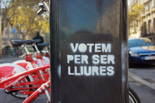 Catalan Independence in Barcelona - Between Bikes and Cars: We Vote to Be Free