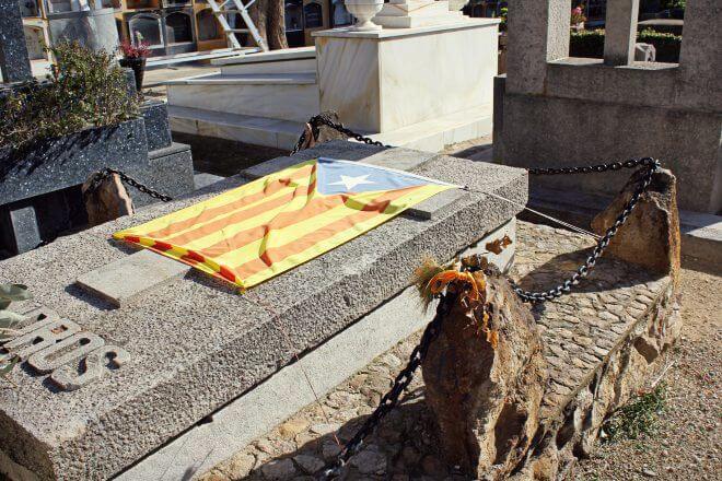 Catalan Independence in Barcelona - From the Grave: Independence is Forever