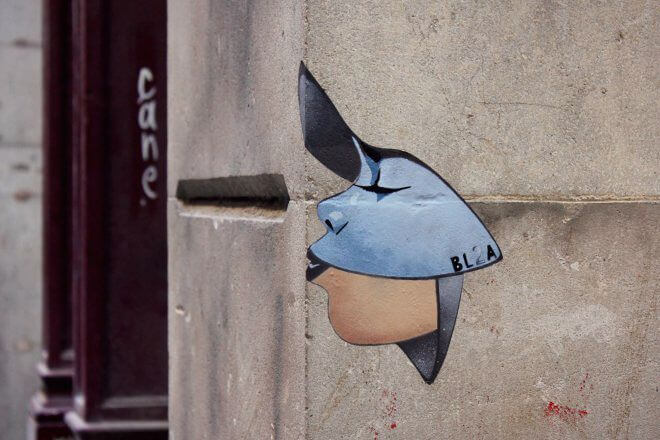 Street Art in Barcelona: Kiss Me by BL2A