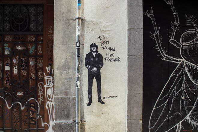 Street Art in Barcelona: I Don't Wanna Live Forever